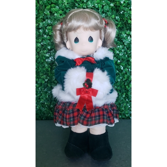 3. Christmas Precious Moments doll - Stephanie - Picture 1 of 12